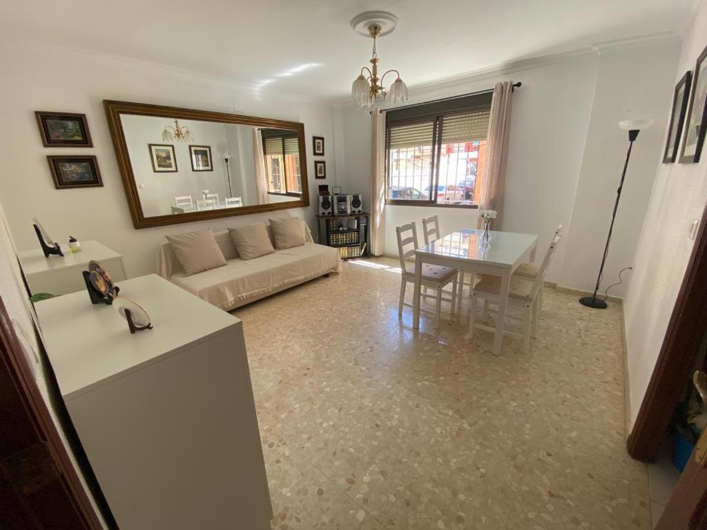 Apartamento Familiar En Barrio Reina Victoria Уэльва Экстерьер фото