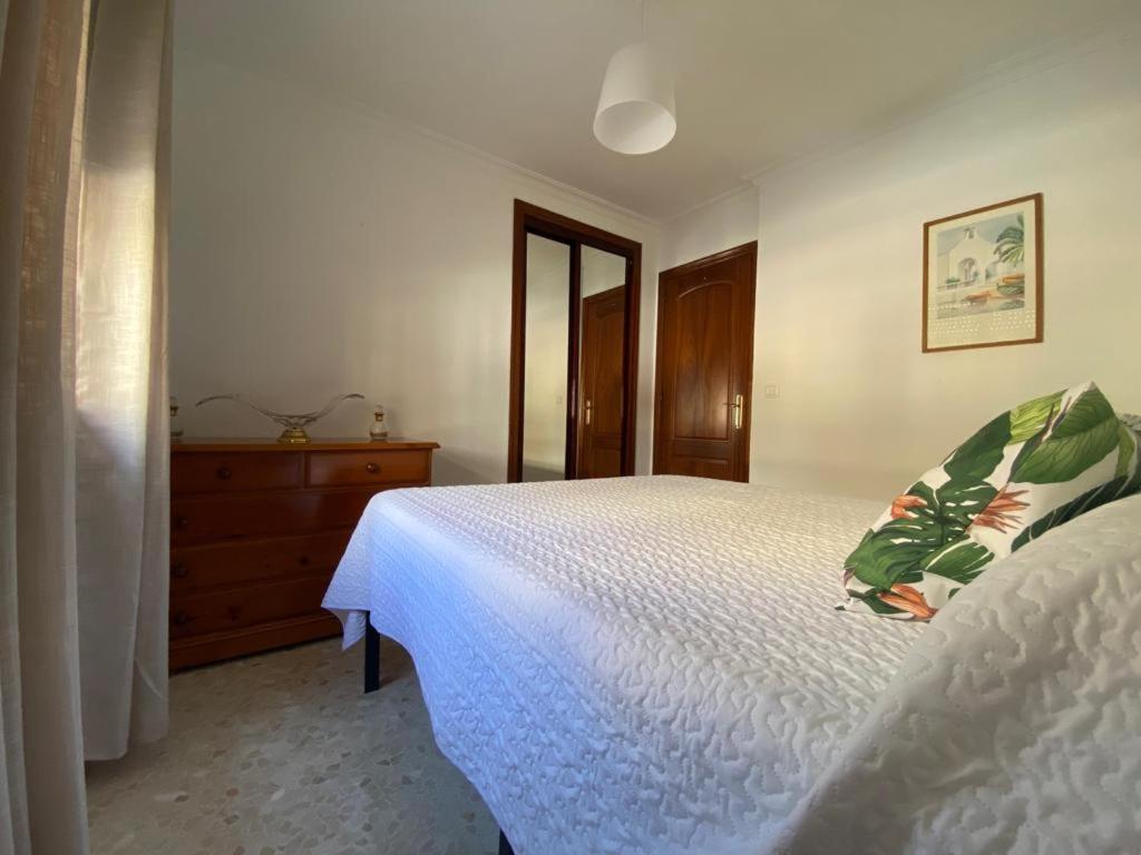 Apartamento Familiar En Barrio Reina Victoria Уэльва Экстерьер фото