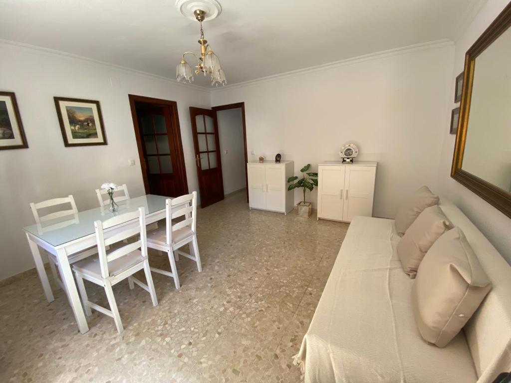 Apartamento Familiar En Barrio Reina Victoria Уэльва Экстерьер фото
