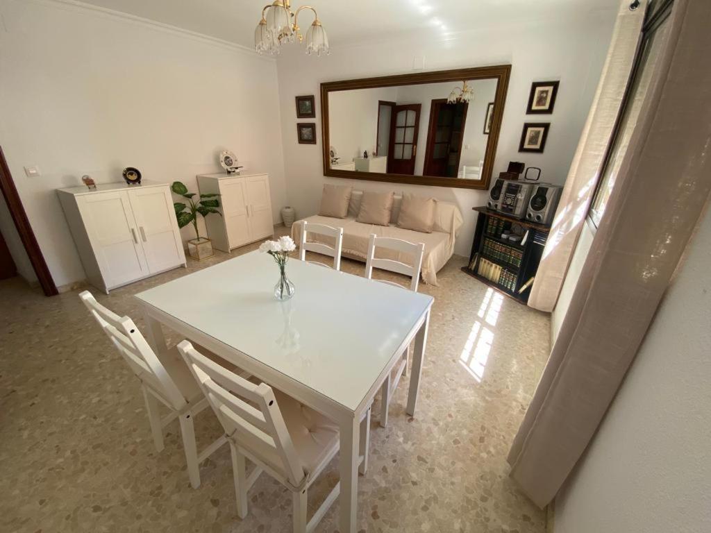 Apartamento Familiar En Barrio Reina Victoria Уэльва Экстерьер фото